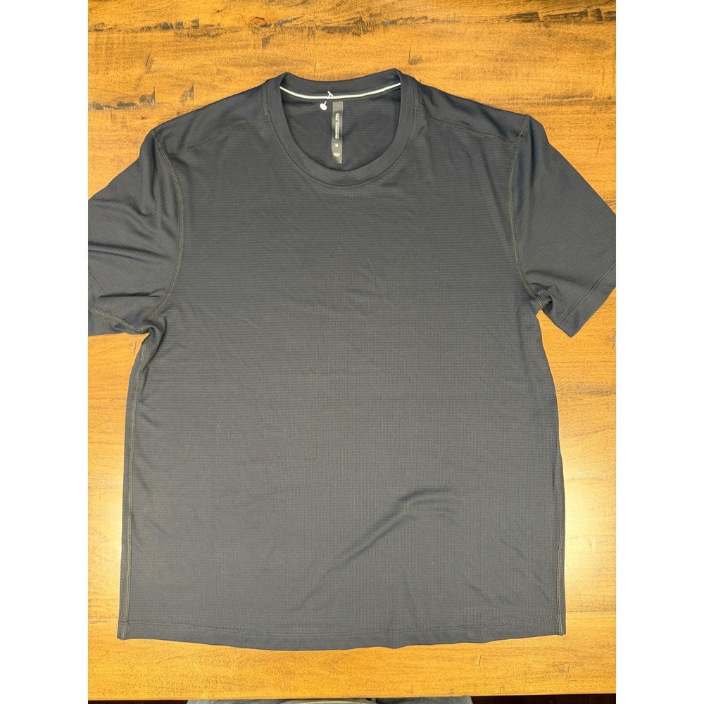 Ten Thousand Distance Shirt Mens Medium Gray Short Sleeve Running Training Tee